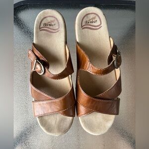 Dansko Womens Sela Sandals Bronze Copper Patent Leather Mule Slides Sz 39/ 8